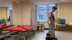 Ходьба по лестнице с ходунками и костылями. Как правил