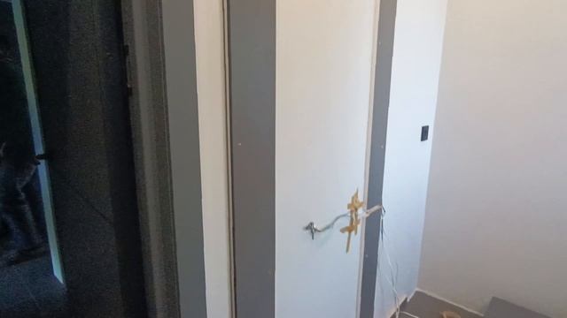 На монтаже, установка зеркало с подсветкой.