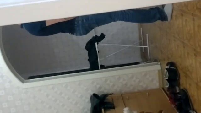 Чел разговаривает с зеркалом смотреть онлайн