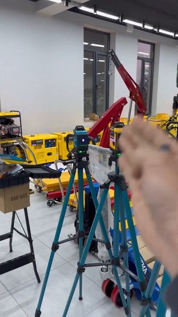 Лазерный уровень лазер метр Bosch Dewalt Milwaukee Tel:+99891-135-11-13 Tel смотреть онлайн