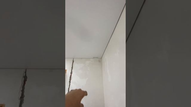 Карниз пк14 и световые линии 3 см. #натяжные_потолки #св? смотреть онлайн