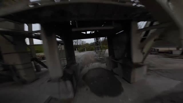 Дикий полёт на FPV, до конца #FPV #дрон #высшийпилотаж смотреть онлайн