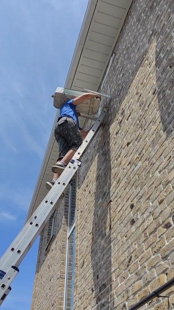 подъём наружного блока кондиционера по лестнице смотреть онлайн