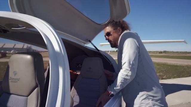 Красивый и безопасный самолёт: Diamond DA-40 смотреть онлайн