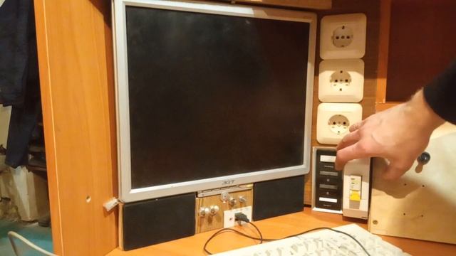 Самодельный стол радиолюбителя