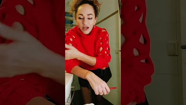 КАРЕГЛАЗАЯ В КОЖАНЫХ ШОРТИКАХ И КОЛГОТКАХ #legs