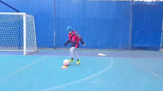 подборка упражнений на контроль мяча √2