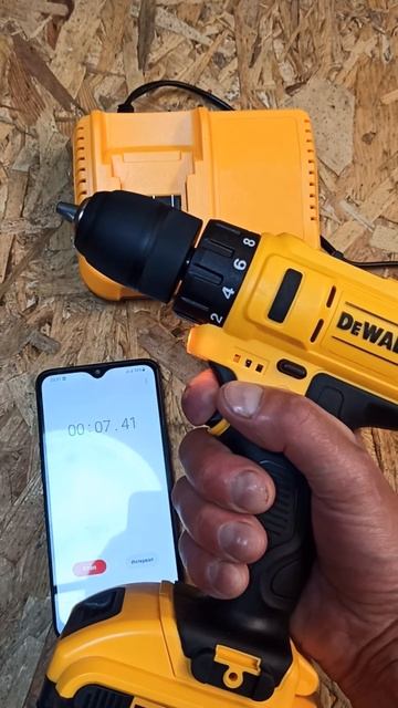 Dewalt 24V 6A/h - подделка смотреть онлайн