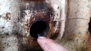 МТЗ 82.Уровень масла в переднем мосту.