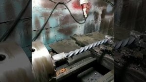 Кручёный квадрат на токарном станке.