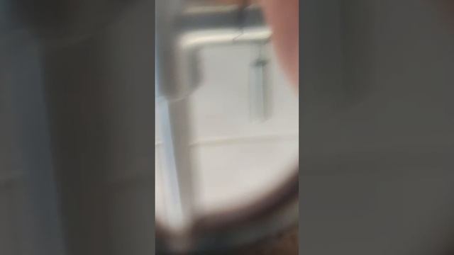 удаляем пузырь между стекол зеркала