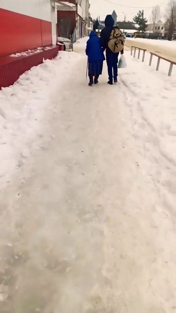 лед у магазина @Магнит кто должен убирать?