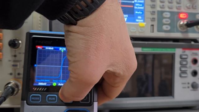 FNIRSI DSO-TC4. Осциллограф, генератор и тестер компонентов смотреть онлайн