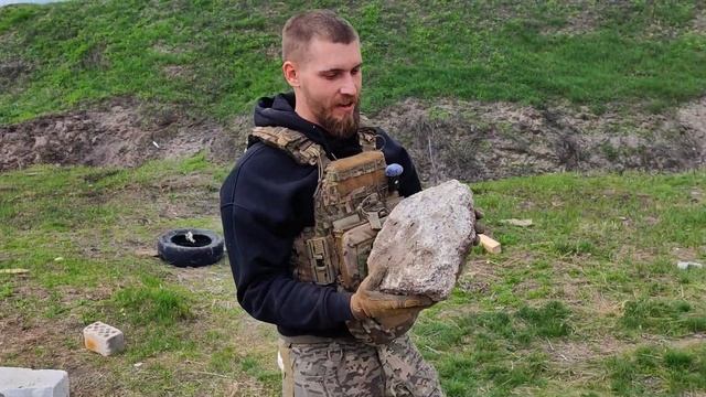 ЩО ВРЯТУЄ ВІД AR-15?