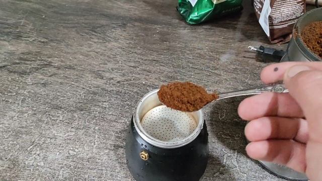 Чашечка свежего молотого кофе с утра смотреть онлайн