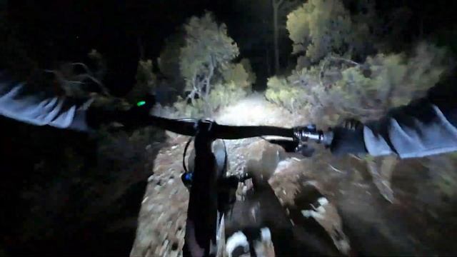 Cyprus Joes bench trail nightride  Кипр трейл Лавка Джо  тест Lezyne X