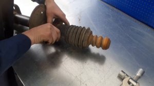 как правильно заменить пыльник передней стойки