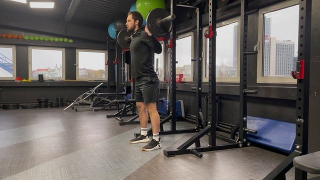 Приседание со штангой на спине