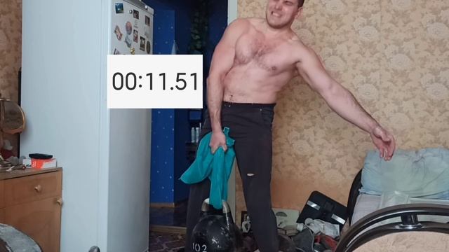 Удержание гири 101кг хватом за полотенце