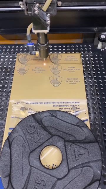 Бейджи из пластика на лазере смотреть онлайн