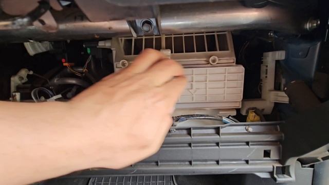 Как убрать запах в салоне авто