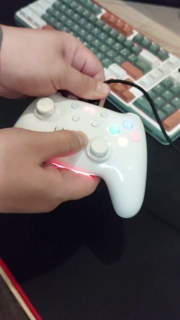 Технологичный геймпад. PB Tails Crush - China White (TMR) смотреть онлайн