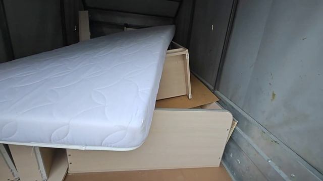 Закончил с дверными проемами. Занес первую мебель. Взя смотреть онлайн