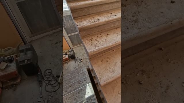 Бетонная лестница под шлифовку.