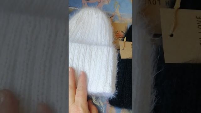 Шапки вязаные резинкой 2*2 из ангоры от Anny Blatt. смотреть онлайн