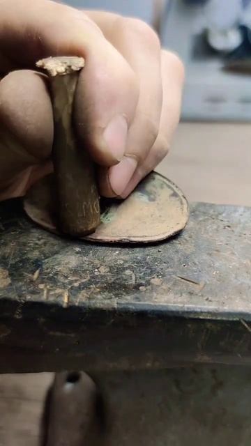 Пулевое отверстие в нагрудном знаке. #коп #металлоиска смотреть онлайн