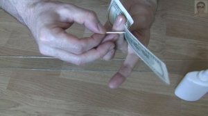 Как склеить купюру( деньги) без скотча  Как правильно з