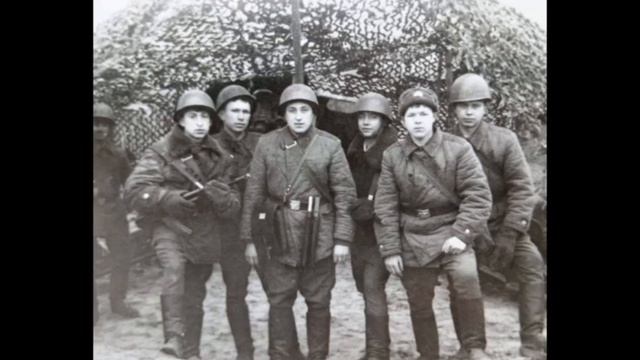 ГСВГ. Вот застыл батальон в строю, вновь друзей я своих