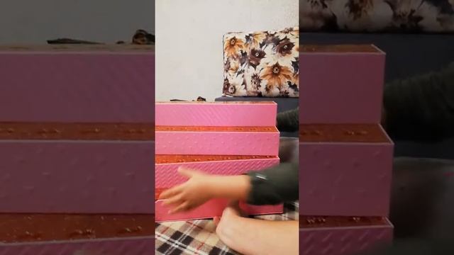 Оригинальная куколка LOL и её домик-подиум смотреть онлайн