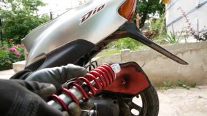 КАК ЗАМЕНИТЬ ЗАДНИЙ АМОРТИЗАТОР НА СКУТЕРЕ