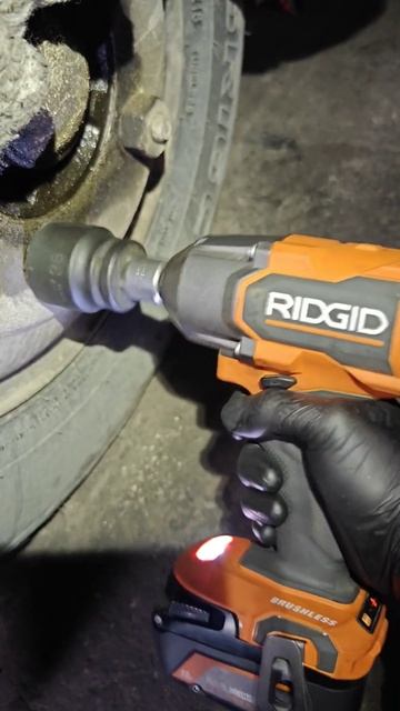 Hyundai HD35 не поддался! Грузавикам большие гайковерты!!! #ri смотреть онлайн