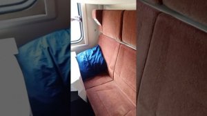 Инструкция: Как опускать полки в купе.