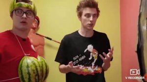 А4 гигантский непробиваемый ящик против маленького не