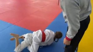 Девочка выиграла мальчика в грепплинг-ги