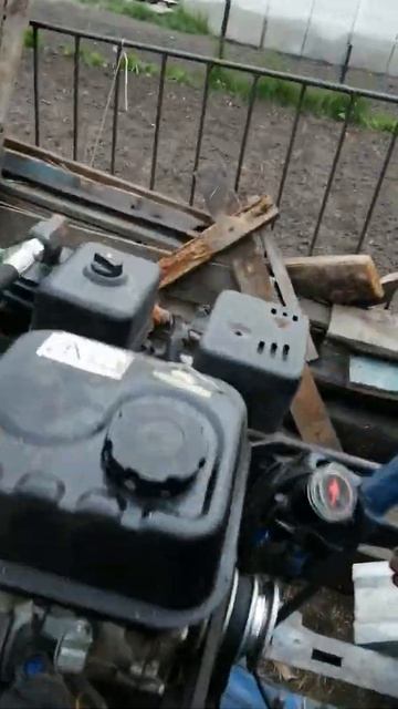 Самодельный мини трактор установил гидравлику