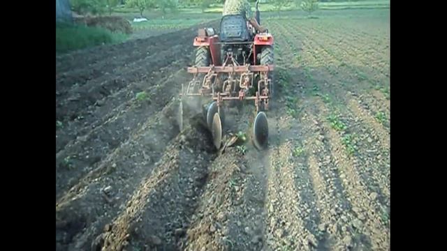 саморобний окучник для міні-трактора смотреть онлайн