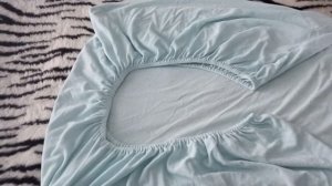 Как очень быстро и легко сложить простыню на резинке