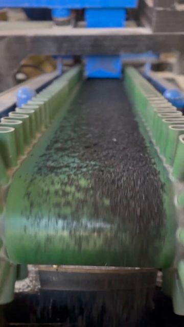 Резиновая крошка #резина #переработка #покрышки #резин смотреть онлайн