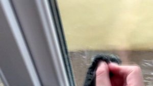 Как убрать следы от скотча с окна? Самый лёгкий и быстр