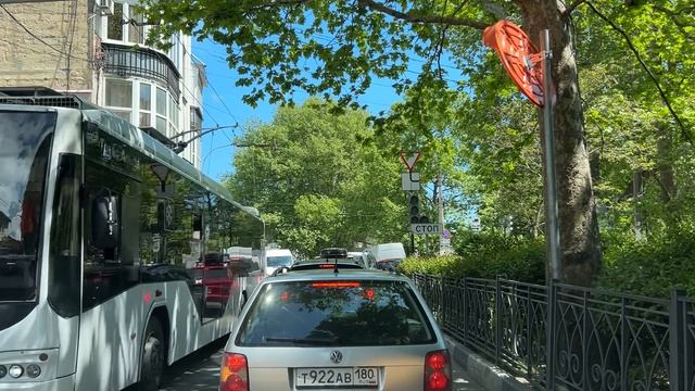 Ялта. По Ломоносова на Гоголя, Володарского ул., до Колоннады. 15.05.2025. Крым. Crimea. Yalta. смотреть онлайн