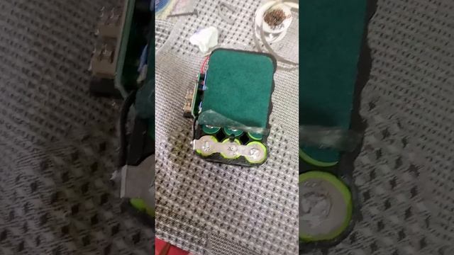 Пайка АКБ до шуруповерта, пайка 18650 21700 смотреть онлайн