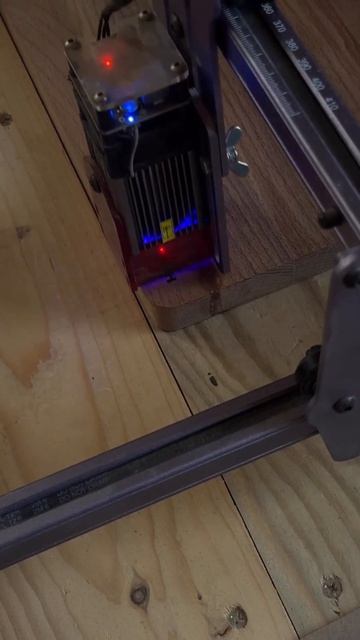 Лазерная гравировка разделочной доски смотреть онлайн