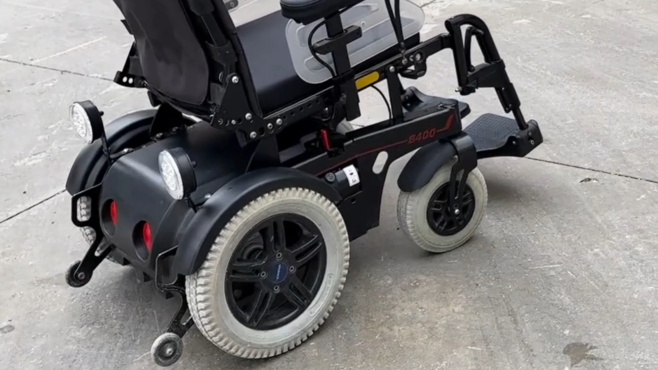 ОДИН ДЕНЬ В ГОРОДЕ САКИ В НАШЕЙ КОМПАНИИ "АНАПА" (1 СЕРИЯ) смотреть онлайн