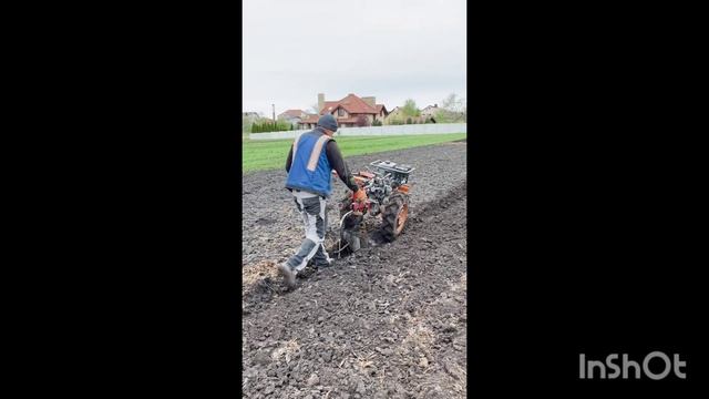 Мотоблок Husqvarna TF 545P .В роботі з плугом смотреть онлайн