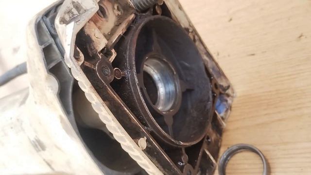 Заміна підшипника на тарілці щеплення кусторіза Stihl FS4 смотреть онлайн