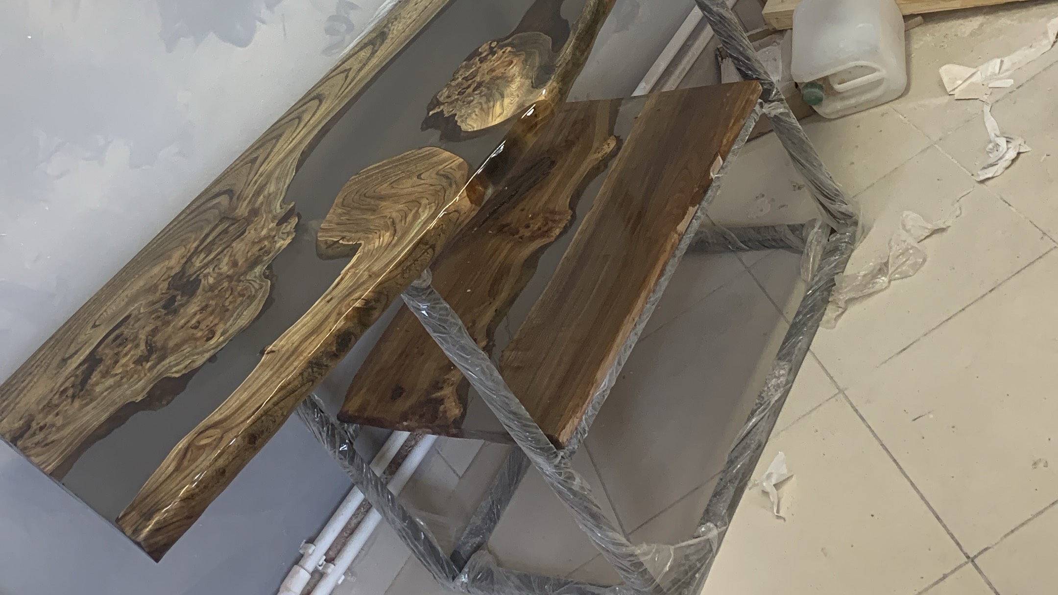 Полочка в ванную комнату из эпоксидной смолы и карагача,покрытие лаком. В процессе работы смотреть онлайн